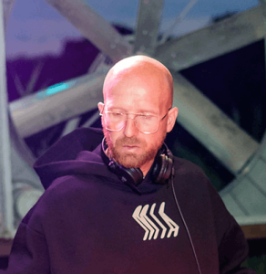 John Baily DJ bei Rave to Save am 31.01.